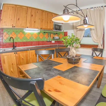 Helena Apartment *